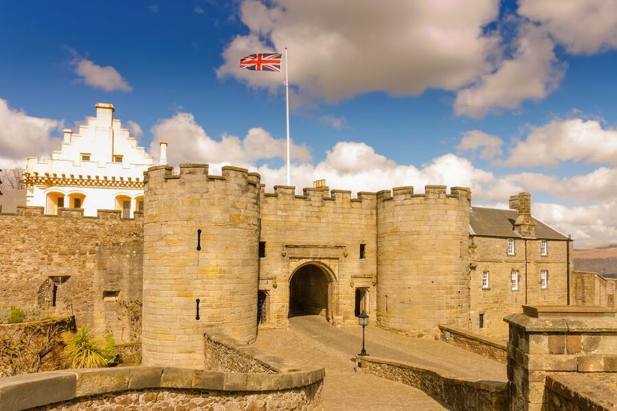 From Glasgow: Loch Lomond, Trossachs & Stirling Castle Tour - Loch Lomond cruise vs. Luss walk: pick the experience you’ll remember