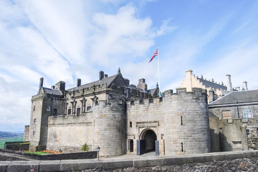 From Glasgow: Loch Lomond, Trossachs & Stirling Castle Tour - The guide is the multiplier: humor, stories, and those small extras