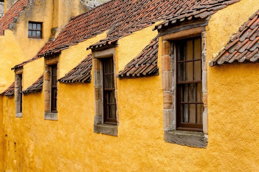 From Glasgow: Outlander Adventure Tour with Tickets - Falkland: 1940s Inverness vibes and even more pop-culture