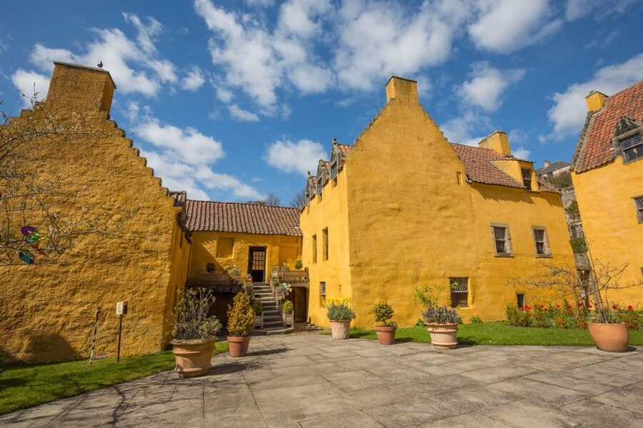 From Glasgow: The Kelpies, St Andrews and Fife Adventure - Falkland: Stuart royal retreat vibes and an Outlander-lookalike town