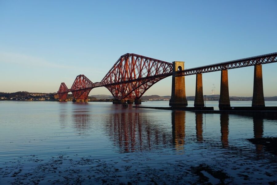 Glasgow: 2-Day Eilean Donan, Loch Ness & Glenfinnan Tour - Loch Ness and Fort Augustus: Nessie hunting with real downtime
