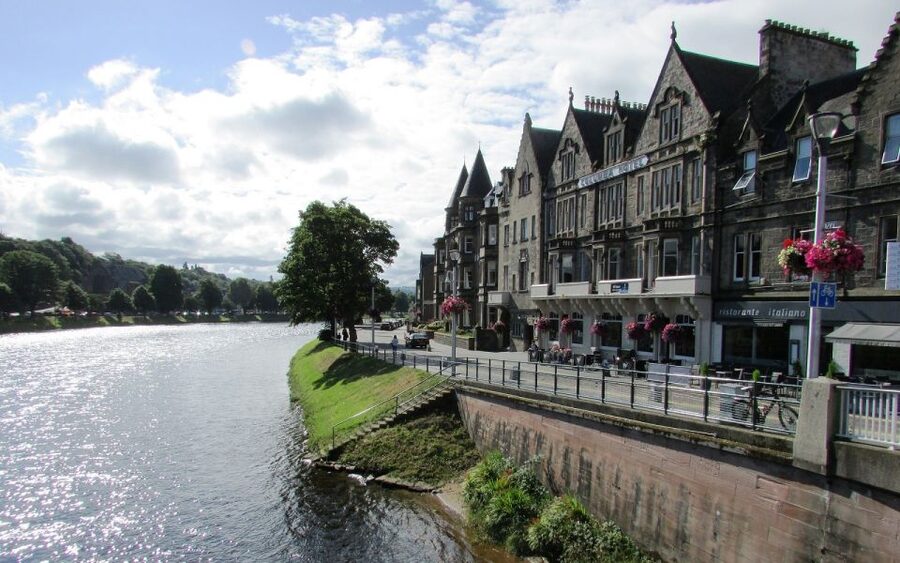 Glasgow: 2-Day Loch Ness, Inverness & Highlands Tour - Fort William and Ben Nevis: The Commando Memorial Stop