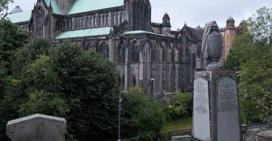 Glasgow: Ghouls, Ghosts & Gruesome Tales Guided Walking Tour - Tron Theatre and Tolbooth Steeple: City Drama in Stone and Street Angles
