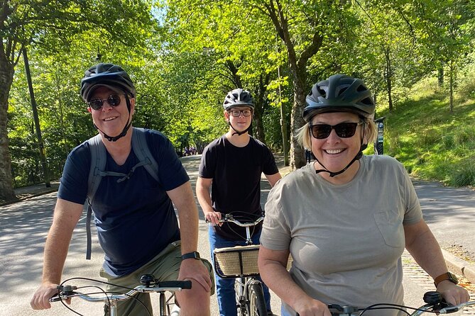 Glasgow Highlights Bike or Ebike Tour - University of Glasgow Cloisters Under the Spires: The Ride’s Big Payoff