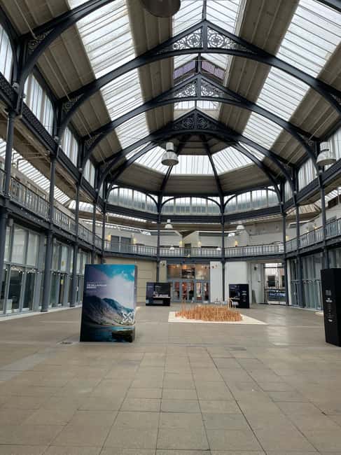 Glasgow: Historical Walking Tour: Guided by a local actor - What to bring so the experience stays easy