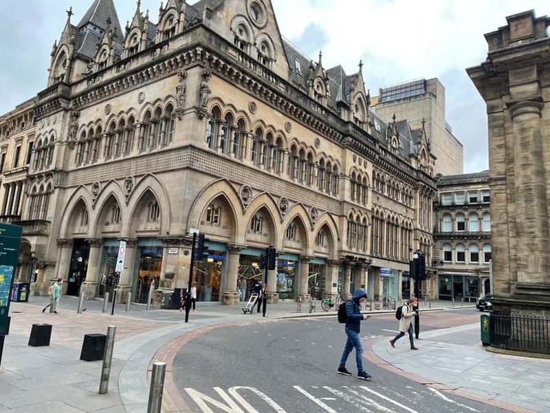 Glasgow: Historical Walking Tour: Guided by a local actor - Merchant City lanes: where trade money and politics meet