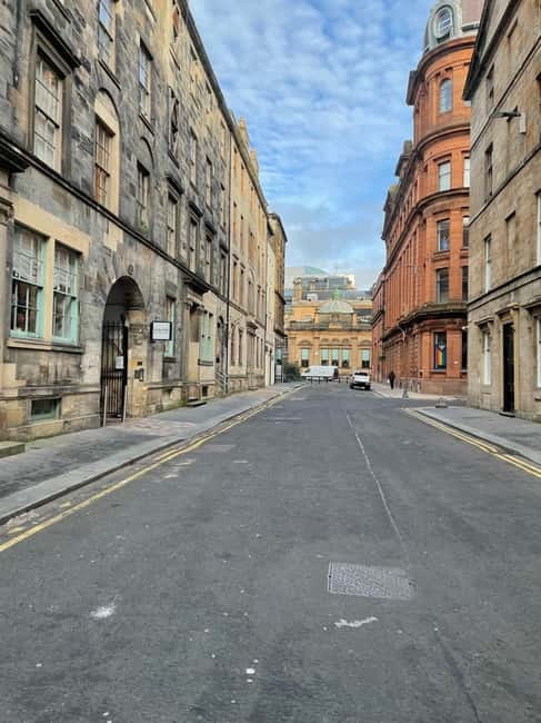 Glasgow: Historical Walking Tour: Guided by a local actor - Walking time, pacing, and who this tour fits best