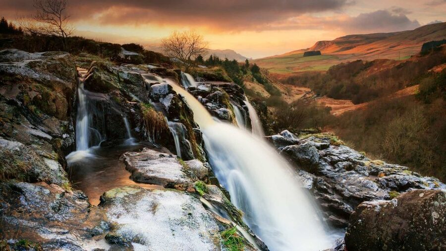 Glasgow: Loup of Fintry Waterfall Guided Tour - The guided walk (about 1.5 hours): forests, meadows, and a historic footpath
