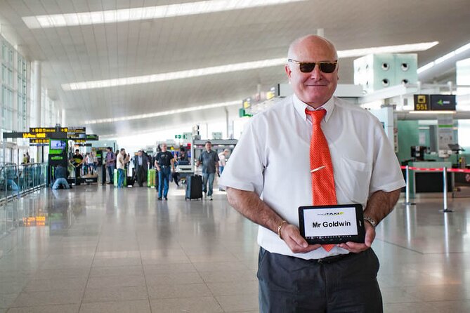 Glasgow Private Transfer from Glasgow Airport to City centre - Meet-and-greet in the arrivals hall: what you’ll actually see
