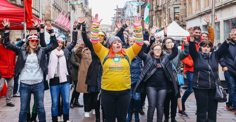 Glasgow: Silent Disco Adventure Tour - Buchanan Street Dance Break: Iconic Glasgow, Instant Participation