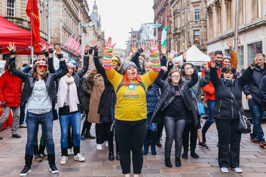 Glasgow: Silent Disco Adventure Tour - George Square Groove: Turning a Landmark Into a Sing-Along Moment