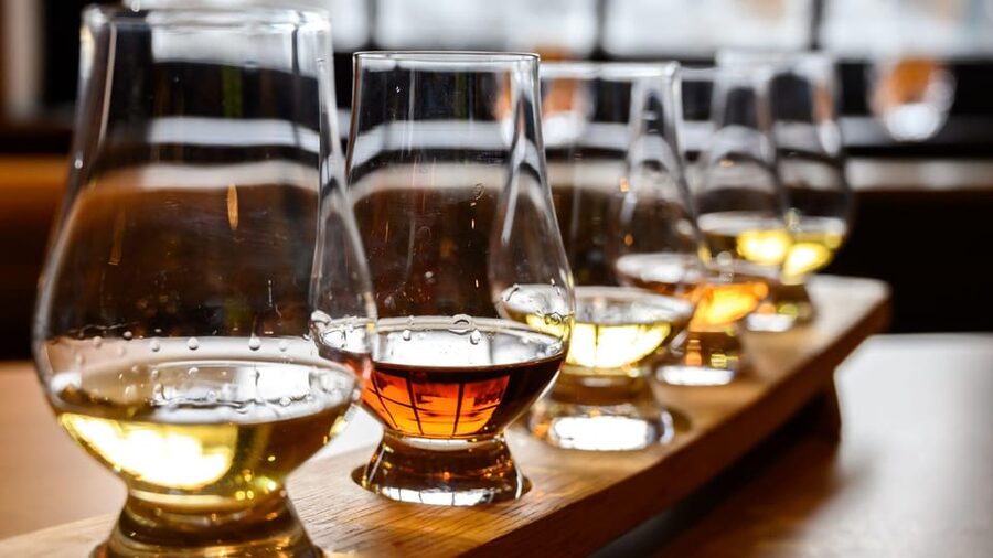 Glasgow: Stirling Castle, Loch Lomond Walk, and Whisky Tour - Loch Lomond and the Trossachs: a guided walk that doesn’t drag