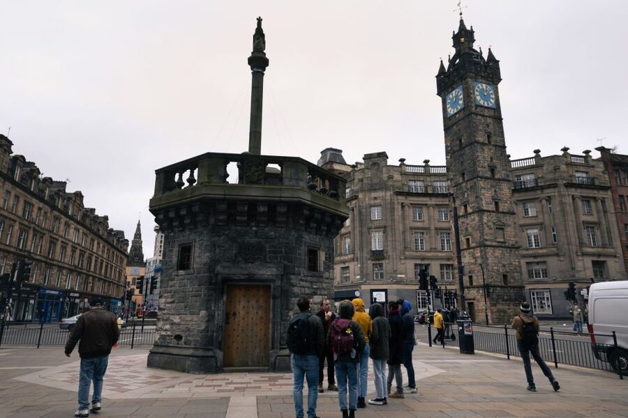 Glasgow: The Magnificent and Mysterious History of Glasgow - The Guides Are the Difference: Henry, Bruce, Ben, and James