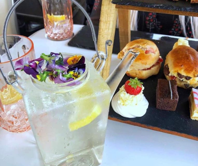Glasgow: Vintage Bus Tour with Afternoon Tea or Gin - Prosecco first, then optional gin in teapots
