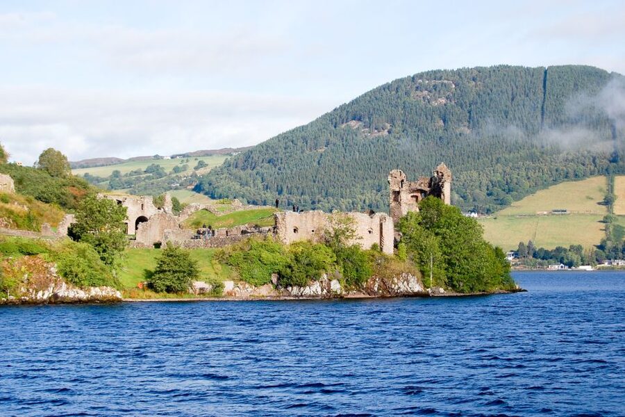 Isle of Skye & The Highlands: 3-Day Guided Tour from Glasgow - Eilean Donan Castle on the Way to Skye: Big Landmark Energy