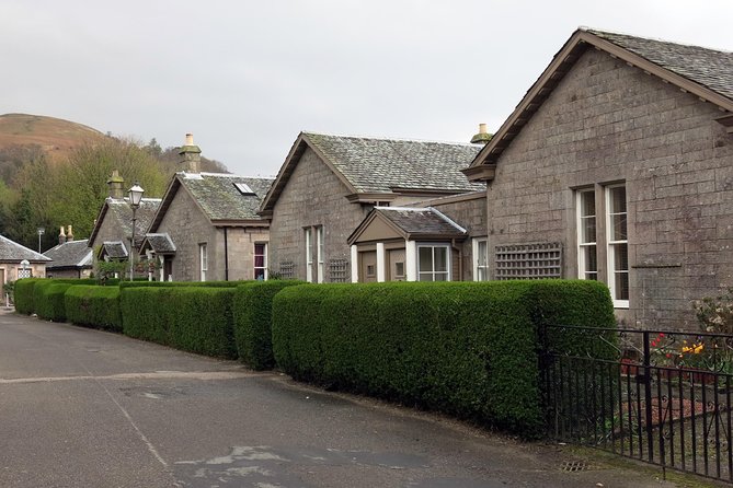 Stirling Castle & Loch Day Tour - Tour guide quality and group size: where this trip really wins