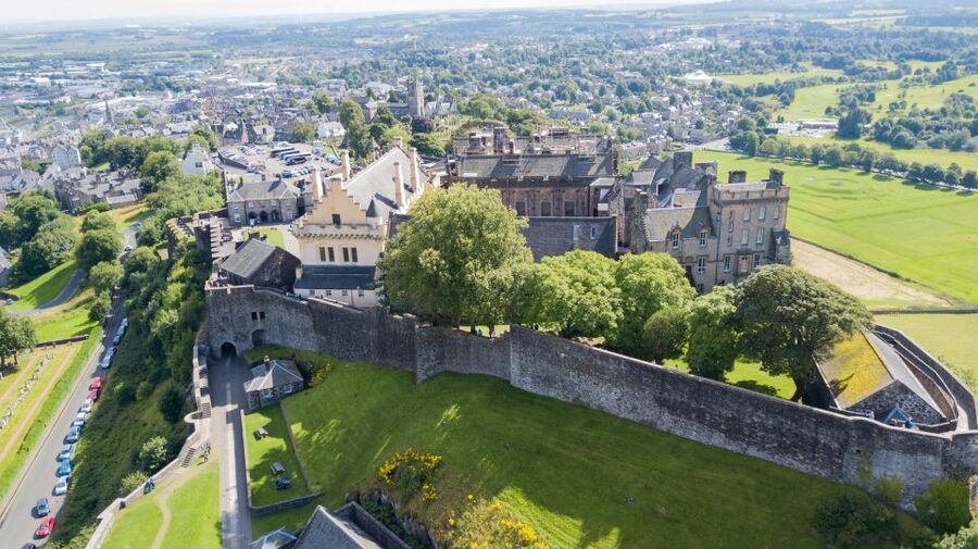Stirling Castle: Skip-the-Line Guided Tour in Spanish - Inside the Royal Palace: Mary Queen of Scots and a First Renaissance Palace