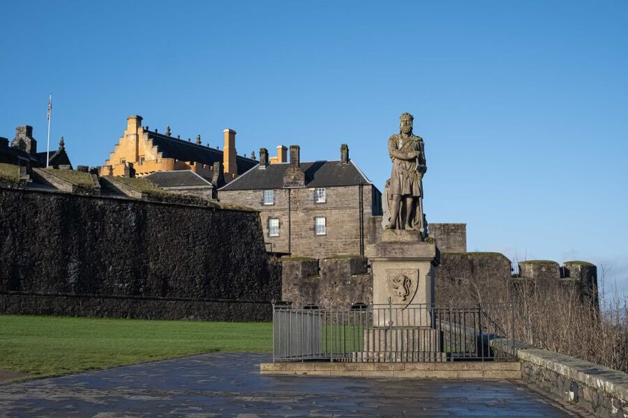 Stirling Castle: Skip-the-Line Guided Tour in Spanish - The Ghost Factor and the Real Value of a Live Guide